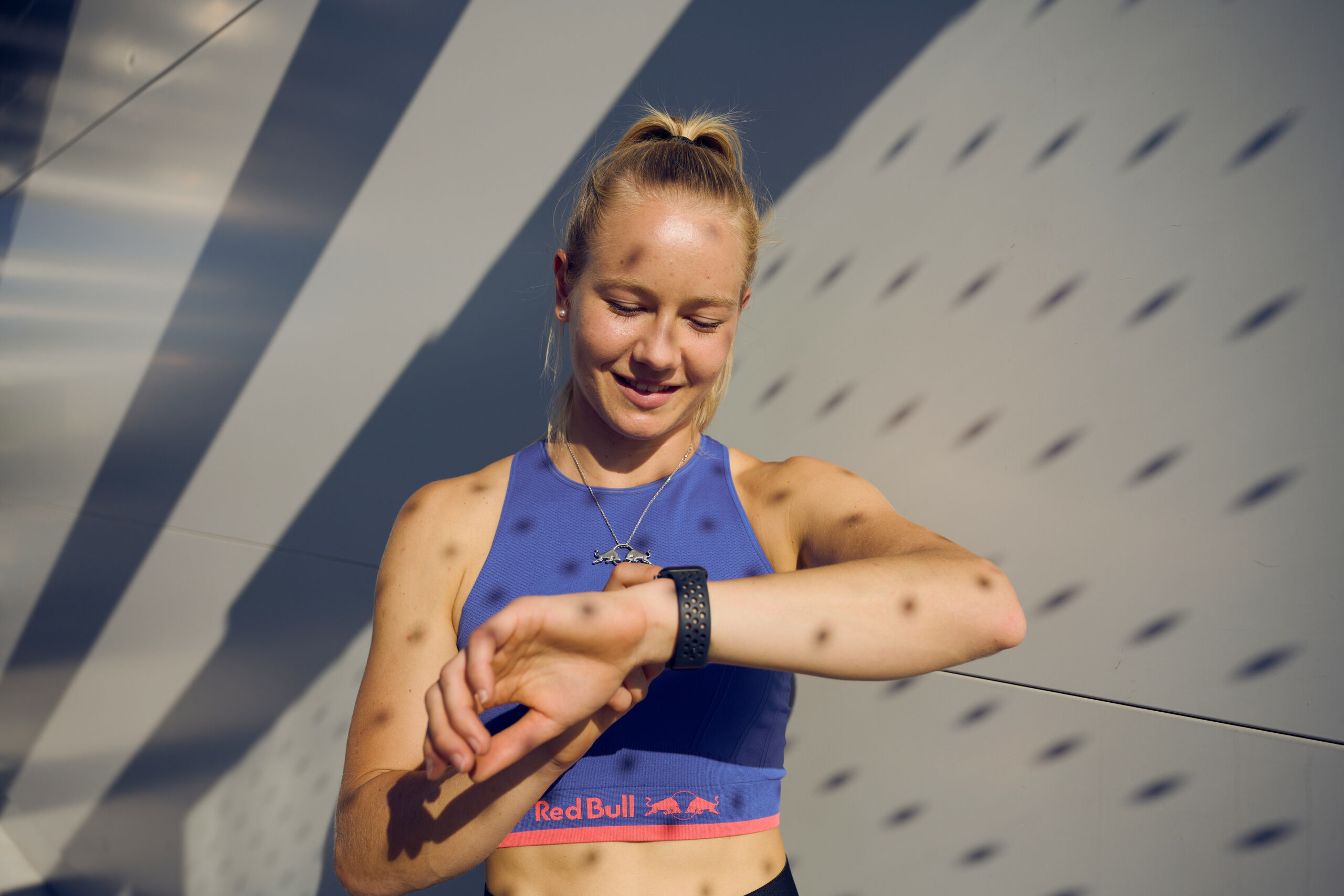 Smartwatch z eSIM jaki wybrać? Red Bull MOBILE